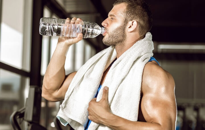 Bổ sung nước cho cơ thể đúng cách trong quá trình luyện tập 