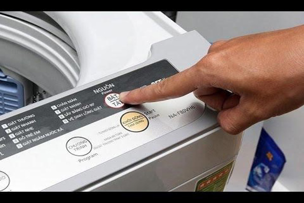 Cách đổ nước xả vải vào máy giặt Panasonic